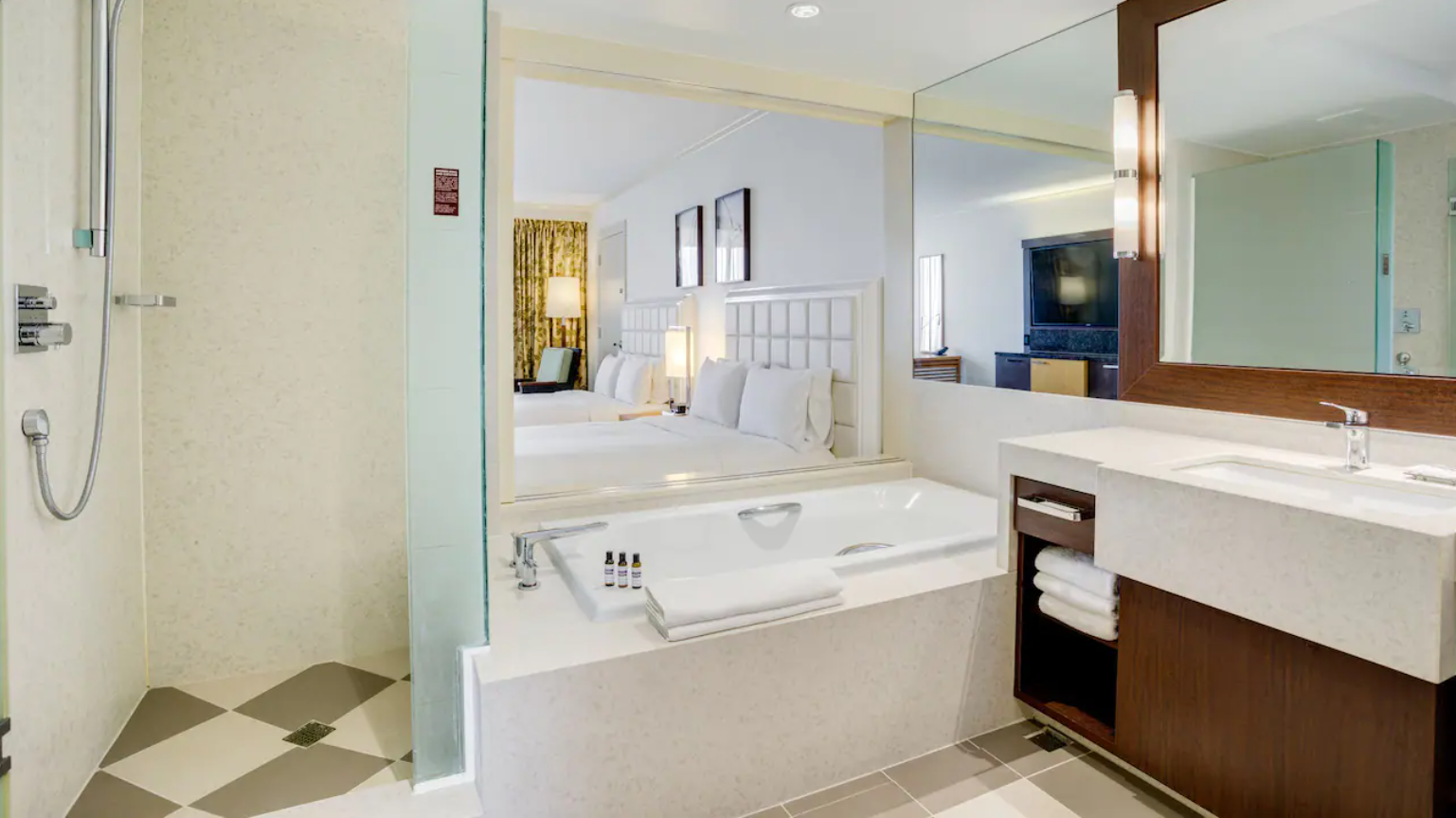 Club Access Two Twin Bed Room