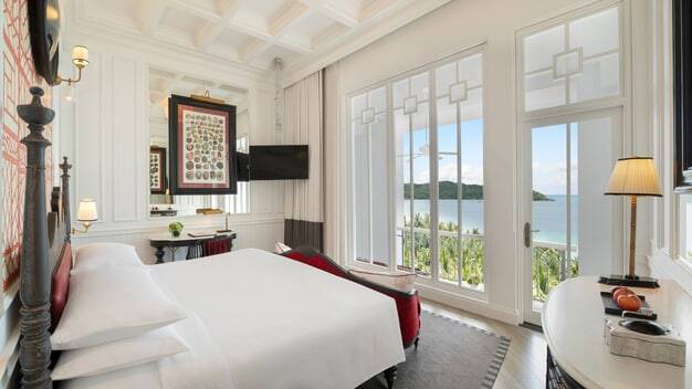 Emerald Bay King Ocean View Balcony 