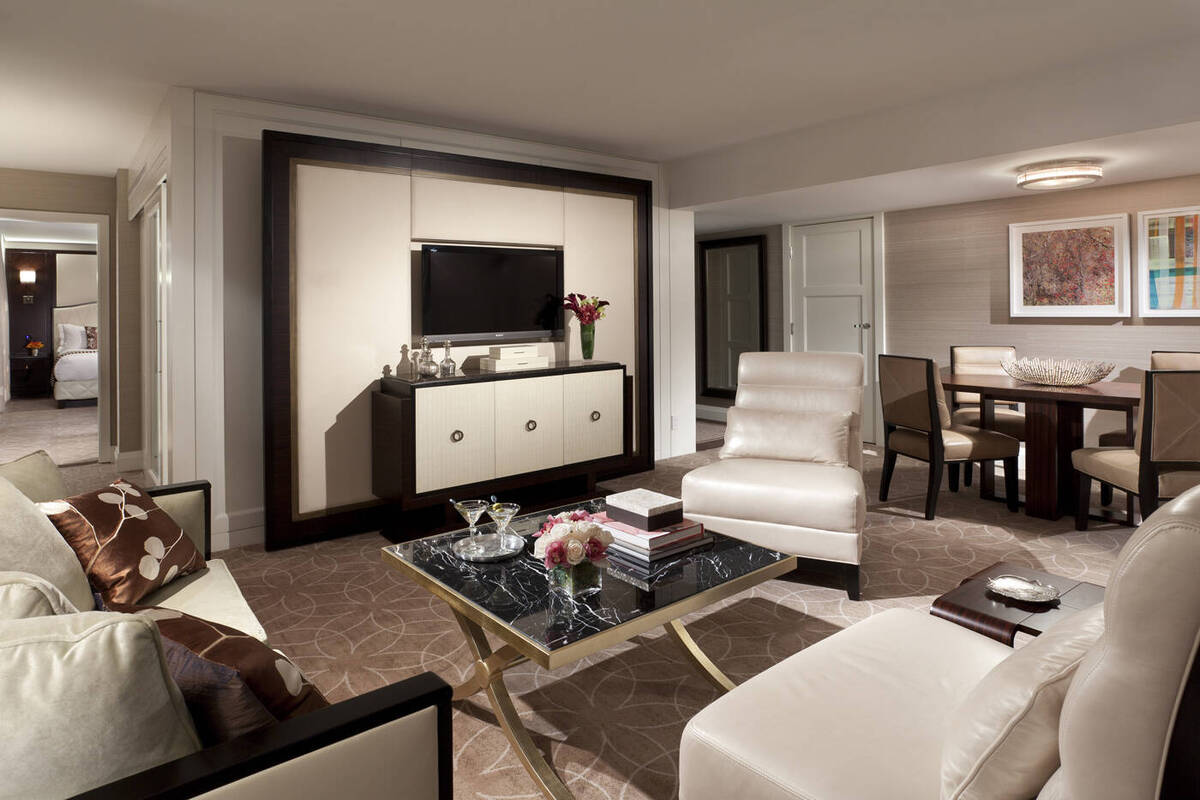 Grand Premier Gallery View Suite