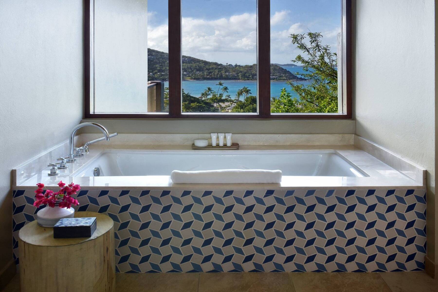 Grand One Bedroom Pool Suite