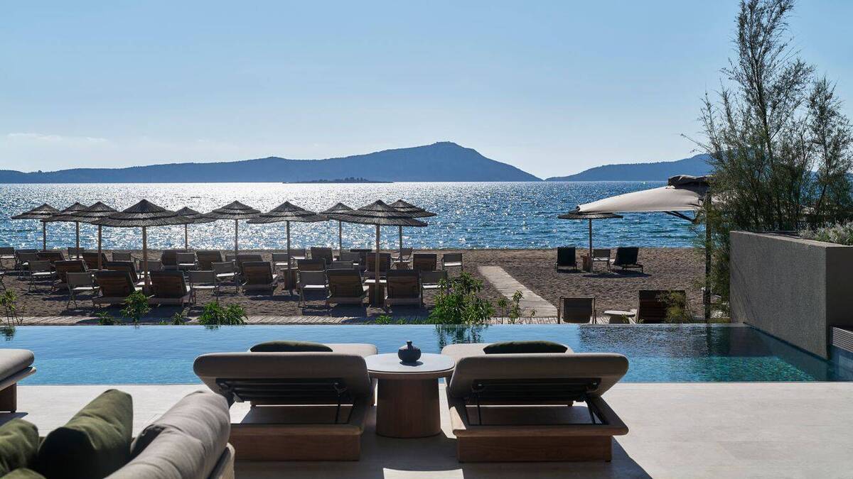OASIS I Beachfront Infinity Three Bedroom Villa