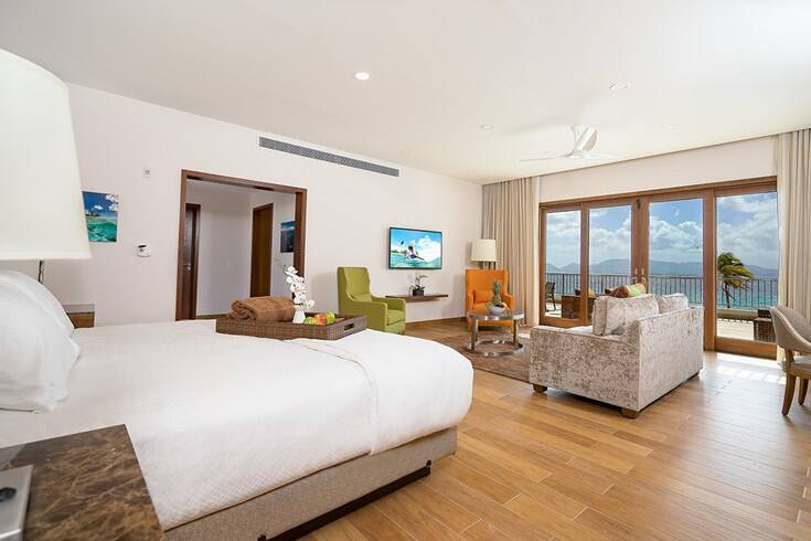 Oceanfront Deluxe Suite