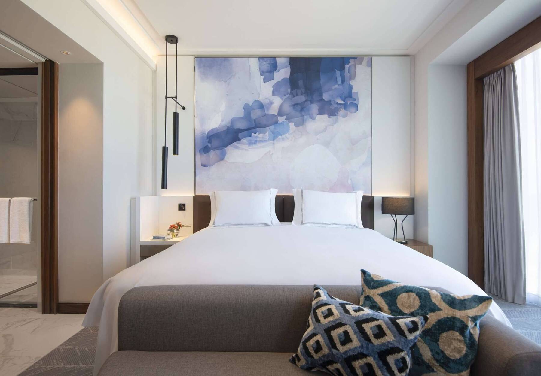 Deluxe Horizon Lounge Room