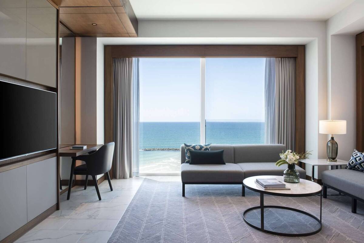 Executive Horizon Lounge Suite