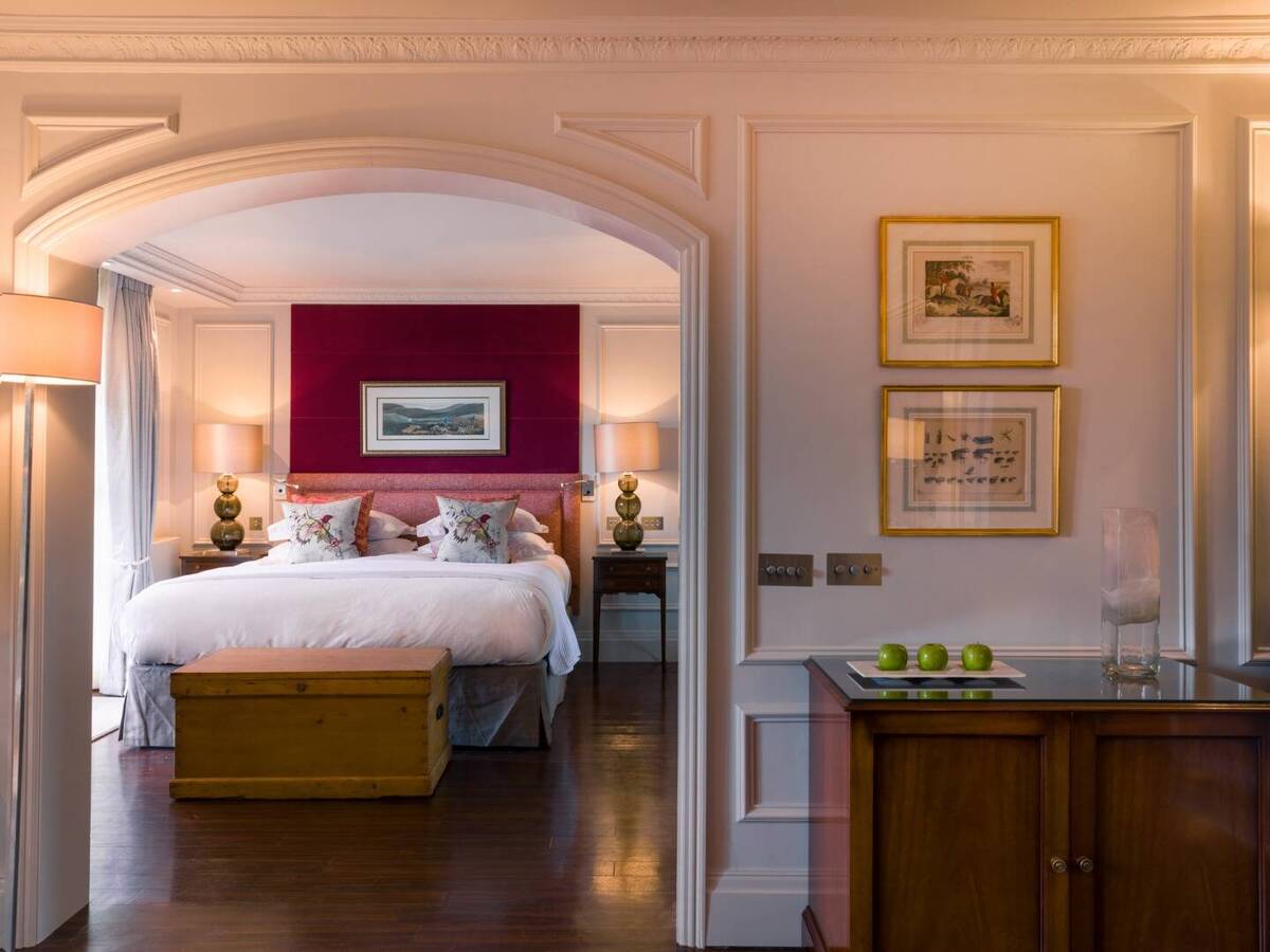 JUNIOR SUITES