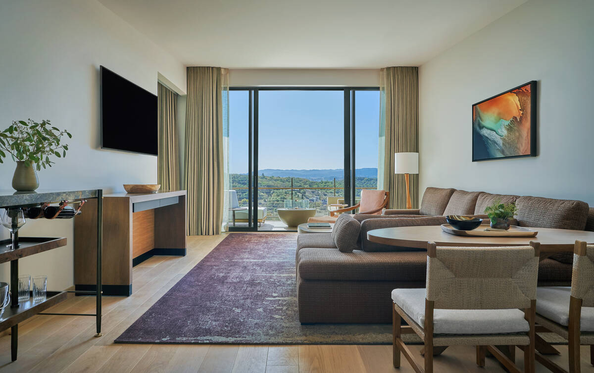 Deluxe Mountain One Bedroom Suite