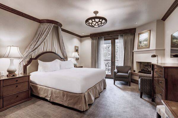 Deluxe Hotel Room King