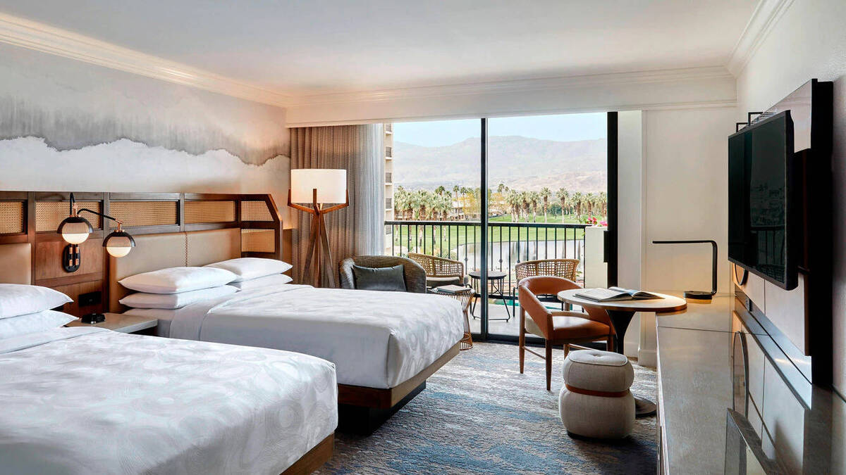 Signature View Queen-Queen Guest Room, Pool View, Balcony