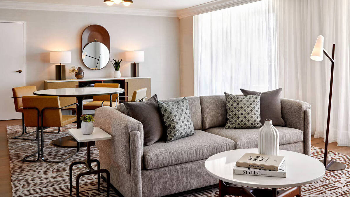 One Bedroom Executive Suite, Pool View, Balcony