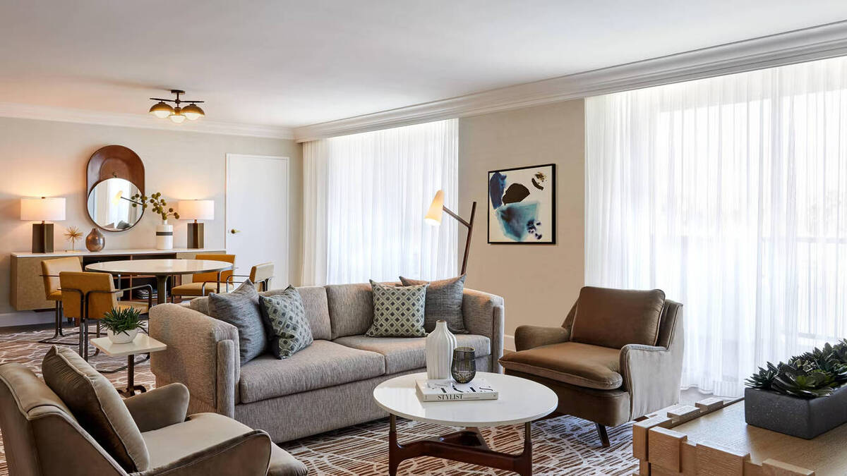 Two Bedroom Vice Presidential Suite, Mid Floor, Balcony 