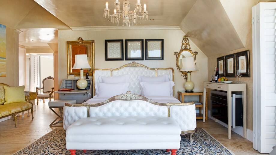 DELUXE SUPERIOR ROOM