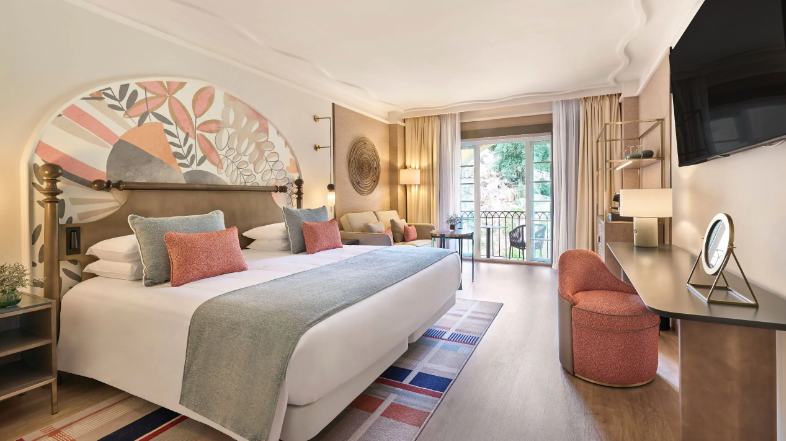 King Bed Golf View with Balcony