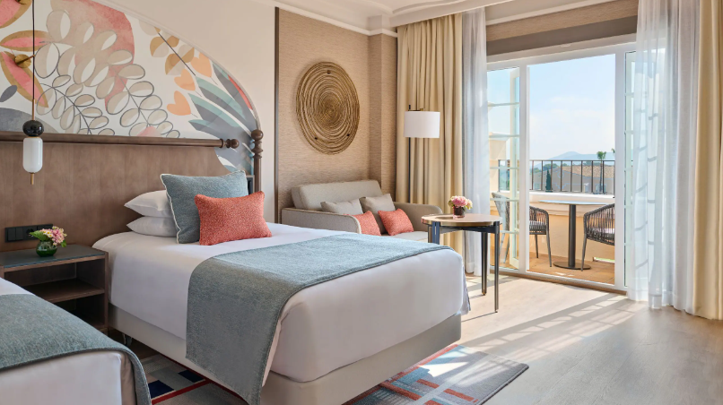 Twin Beds Panoramic View Top Floor With Grand Club Access