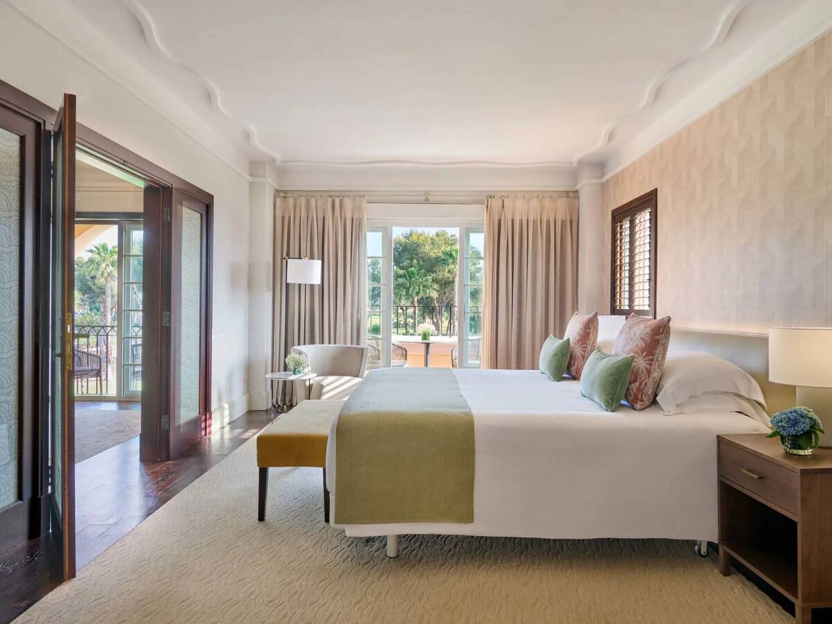 Grand Suite King Bed Grand Club Access