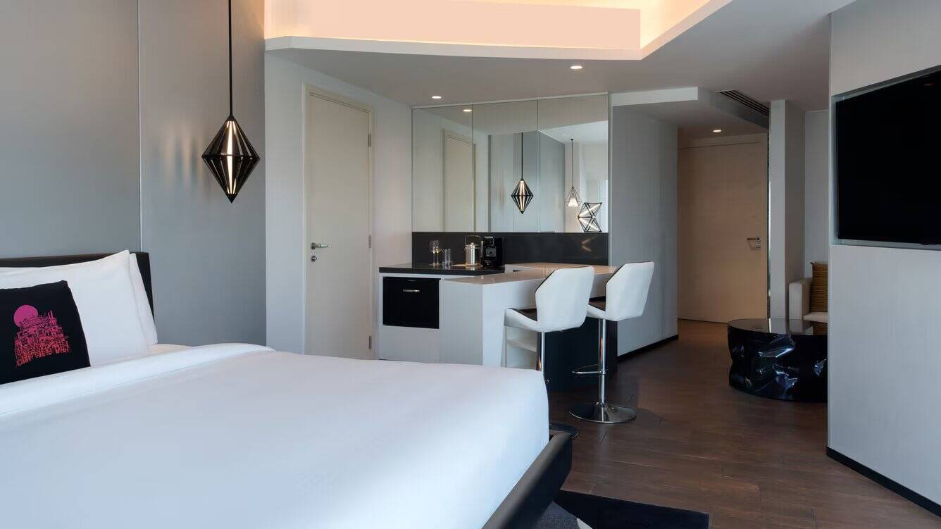 Cool Corner Suite King