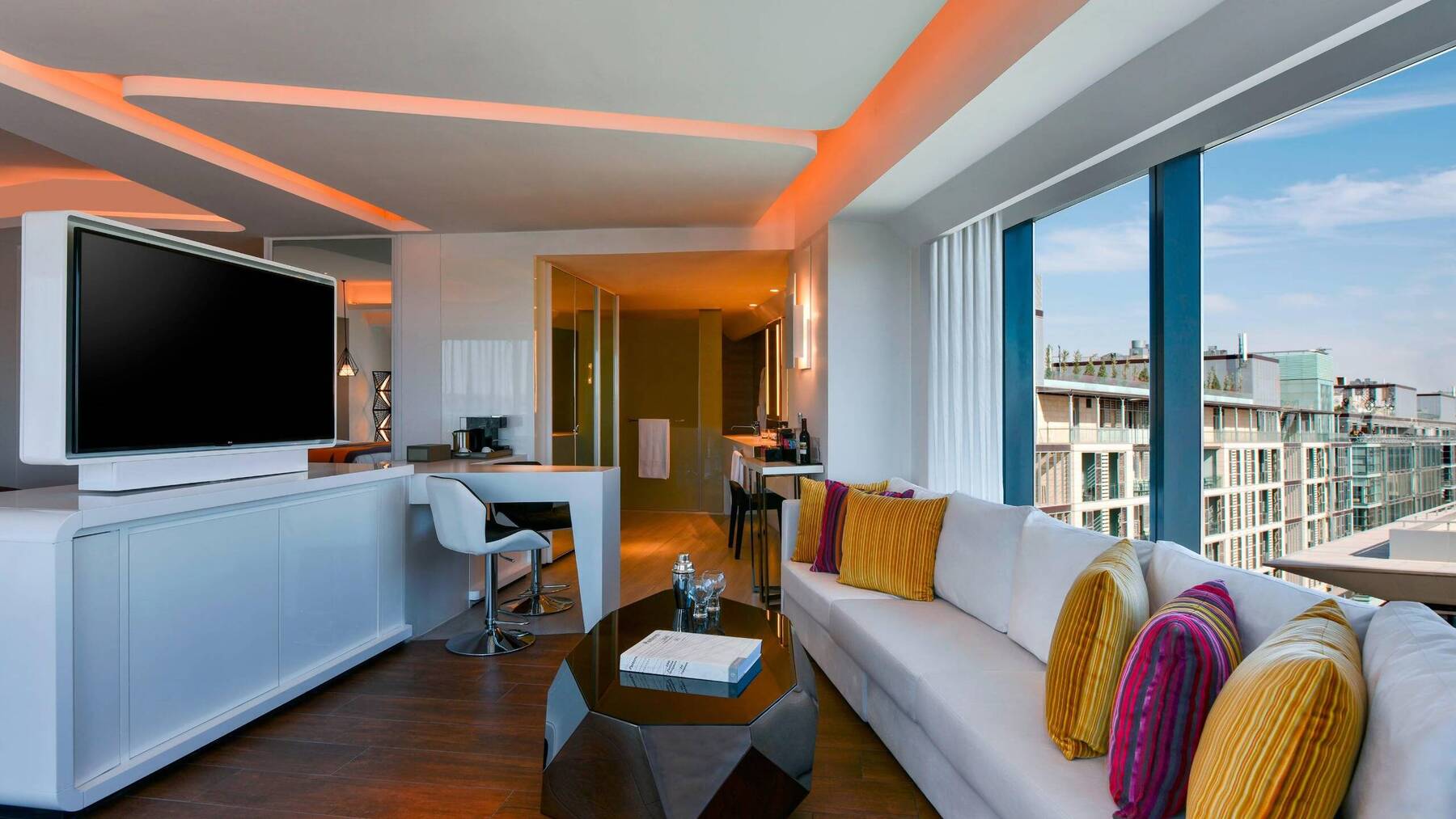 W SUITE