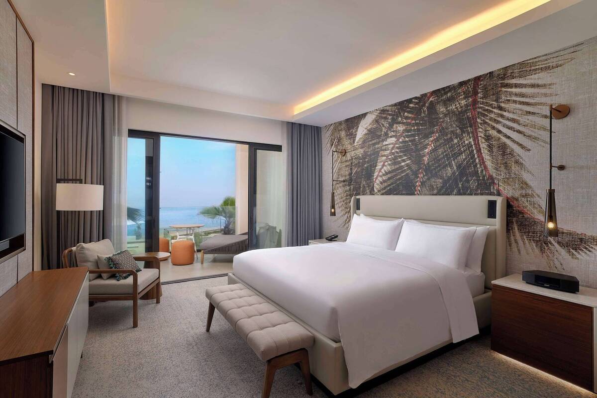 KING DELUXE ROOM WITH GARDEN VIEW