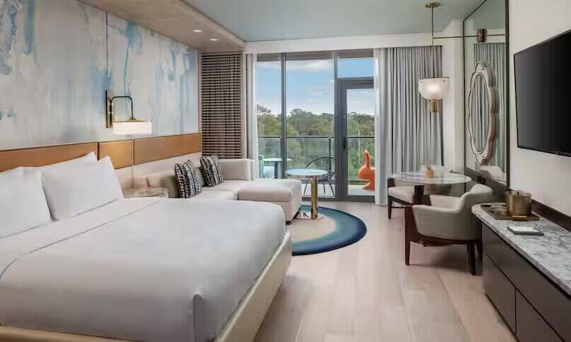 Partial Nature View King Guestroom Balcony