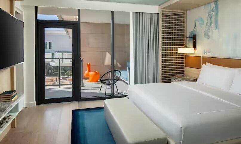 Family One Bedroom Suite - King Bed