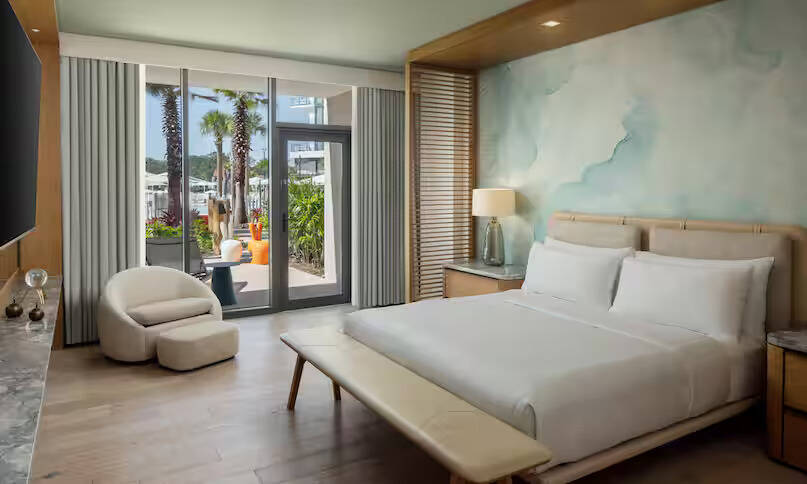 Conrad Poolside Suite Mobility Access 3x3shwr Large Patio