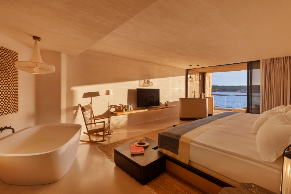 Sea View Cave Suite