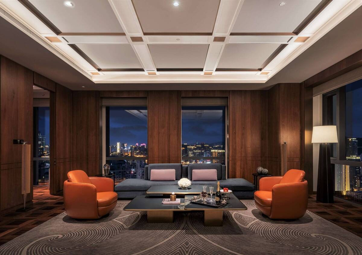 HOTEL PRESIDENTIAL SUITE