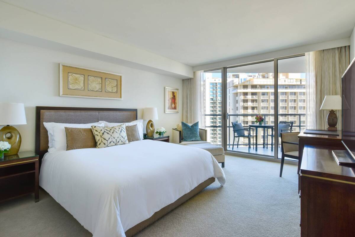 LXR City View Deluxe King Room W/sofabed