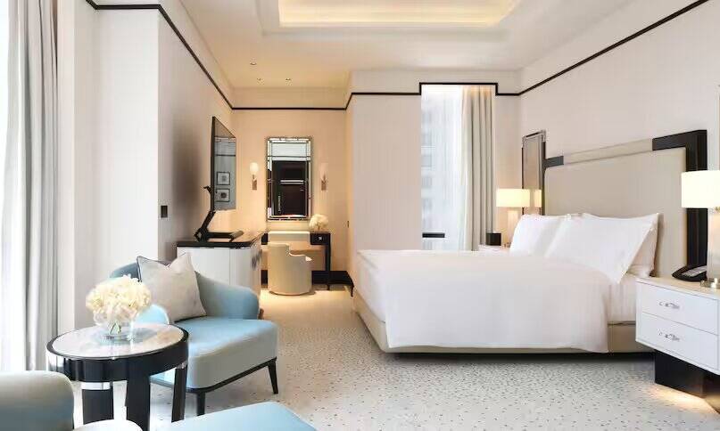 KING ONE BEDROOM PREMIER SUITE