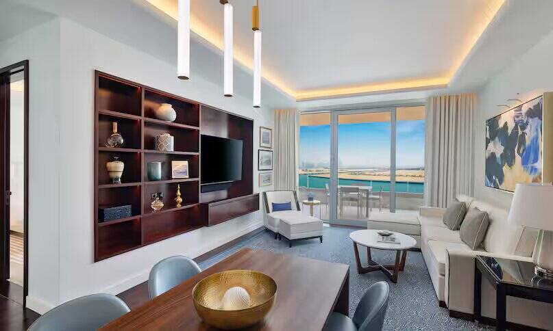 KING ONE BEDROOM RESIDENCE