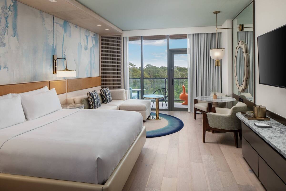 King Bed Hearing Access Room- Nature View, Balcony