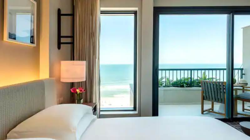 King Ocean Front Room