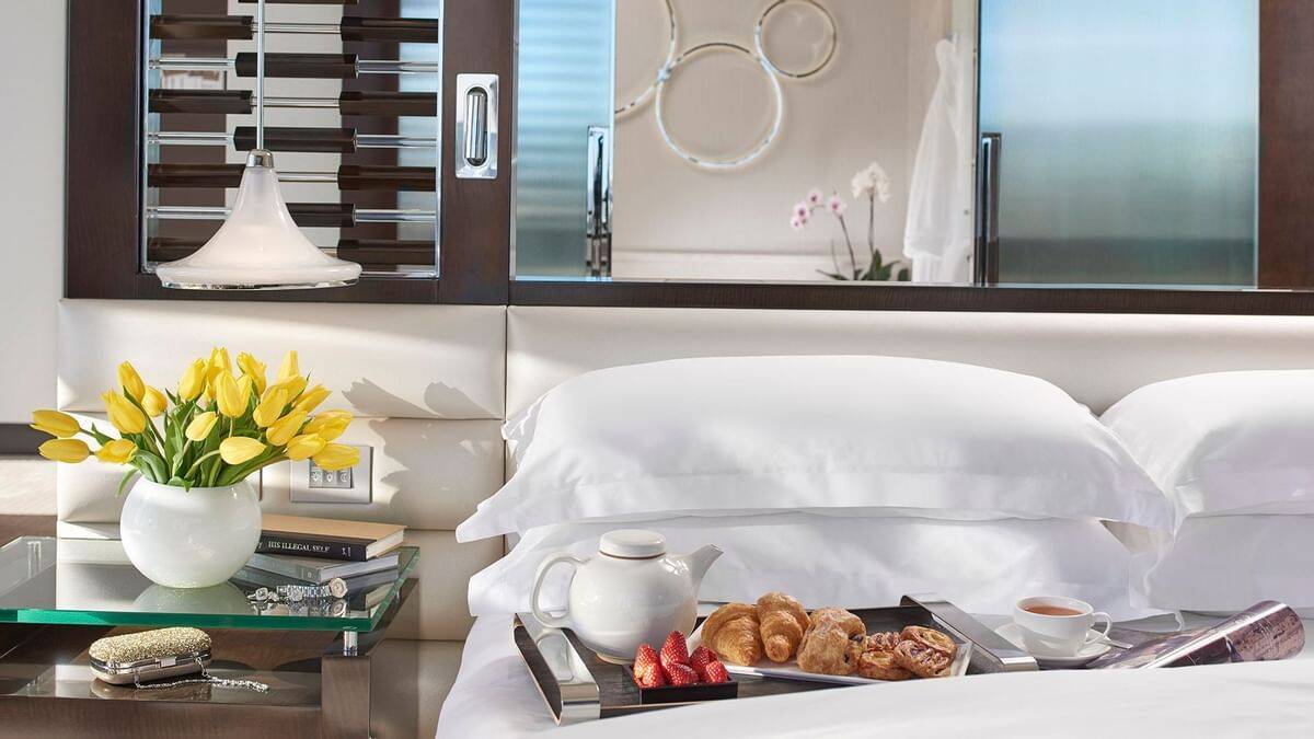 Deluxe Accessible King Room