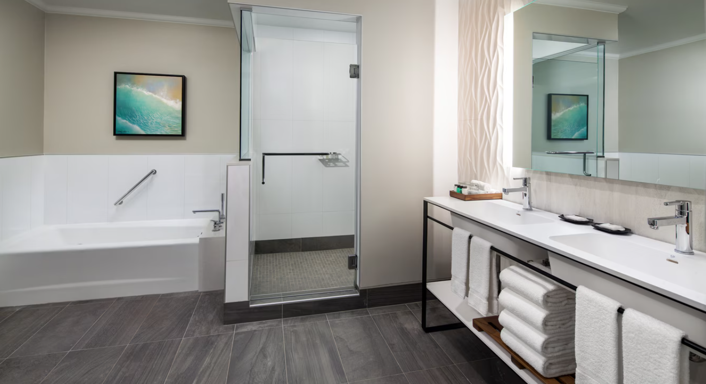 Deluxe Ocean Front One Bedroom Larger Suite One King, Oceanfront