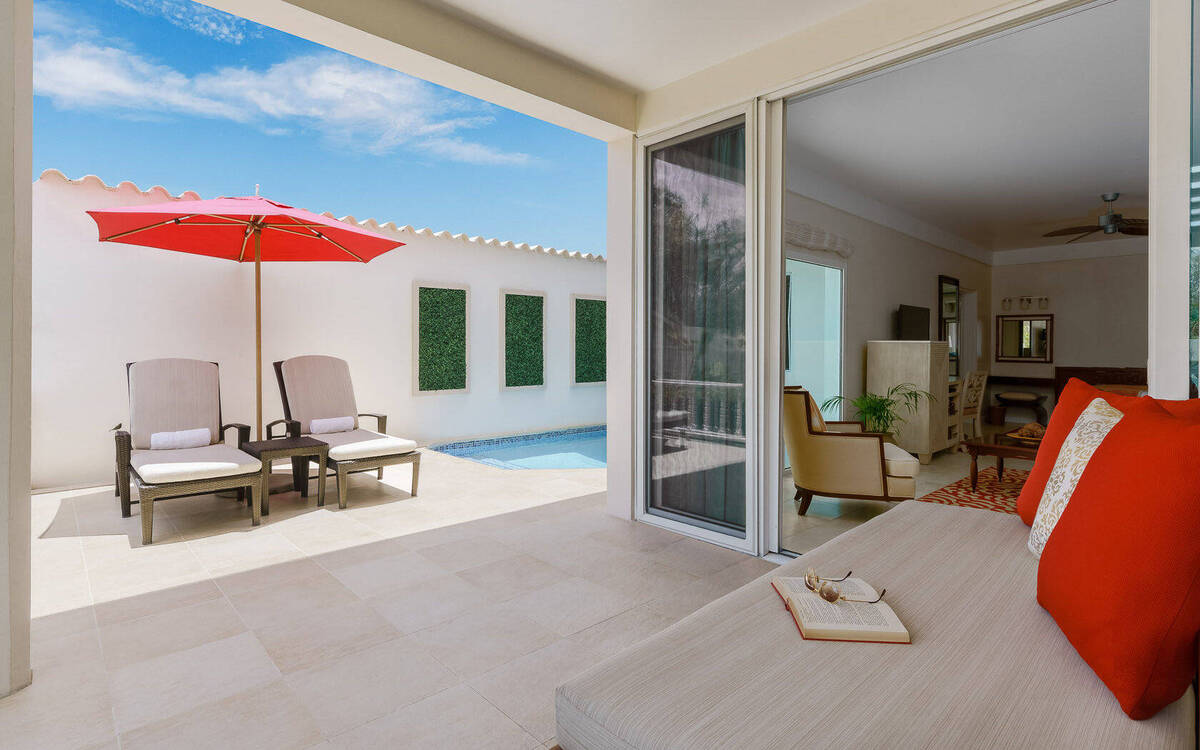 Anthurium Pool Suite