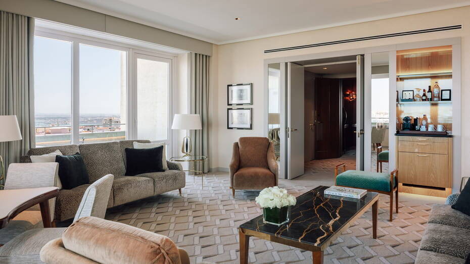 Grand Bedroom Suite