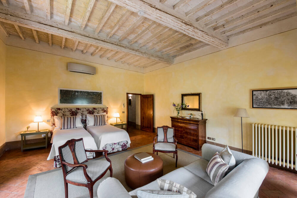 Large Room with Charm-Main Villa