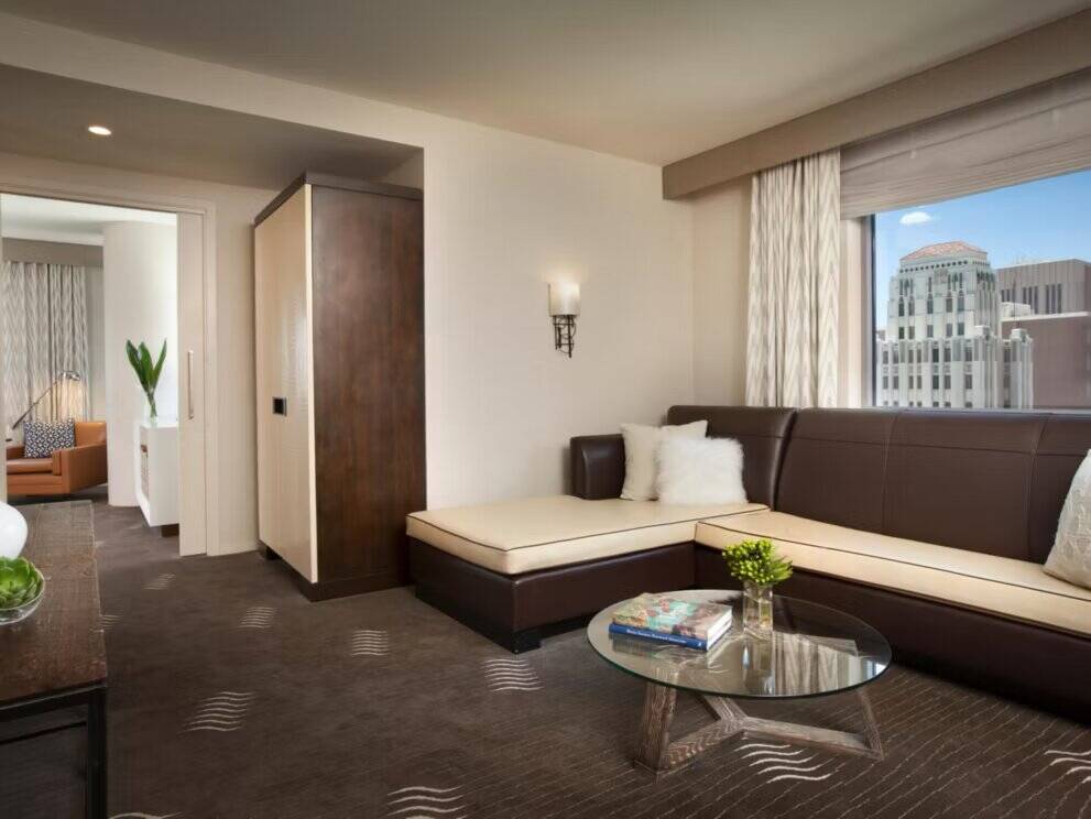  King Suite Additional Living Area