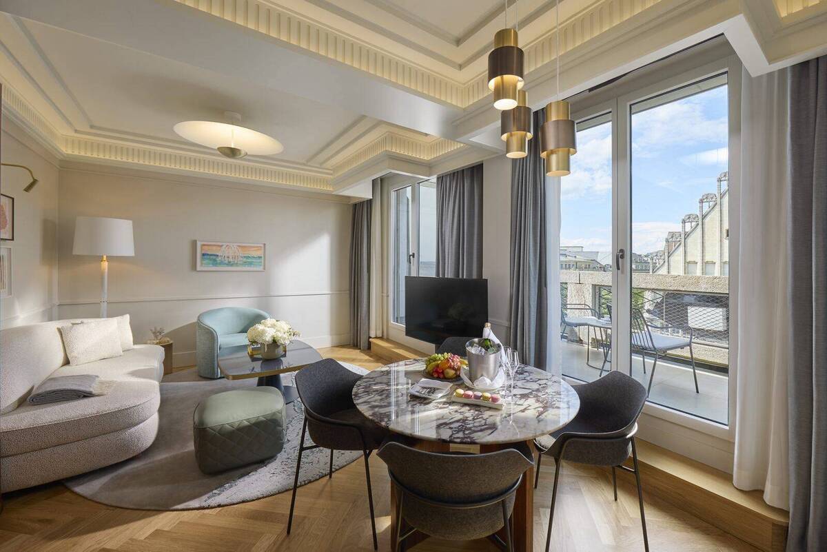 Mandarin Rooftop Suite