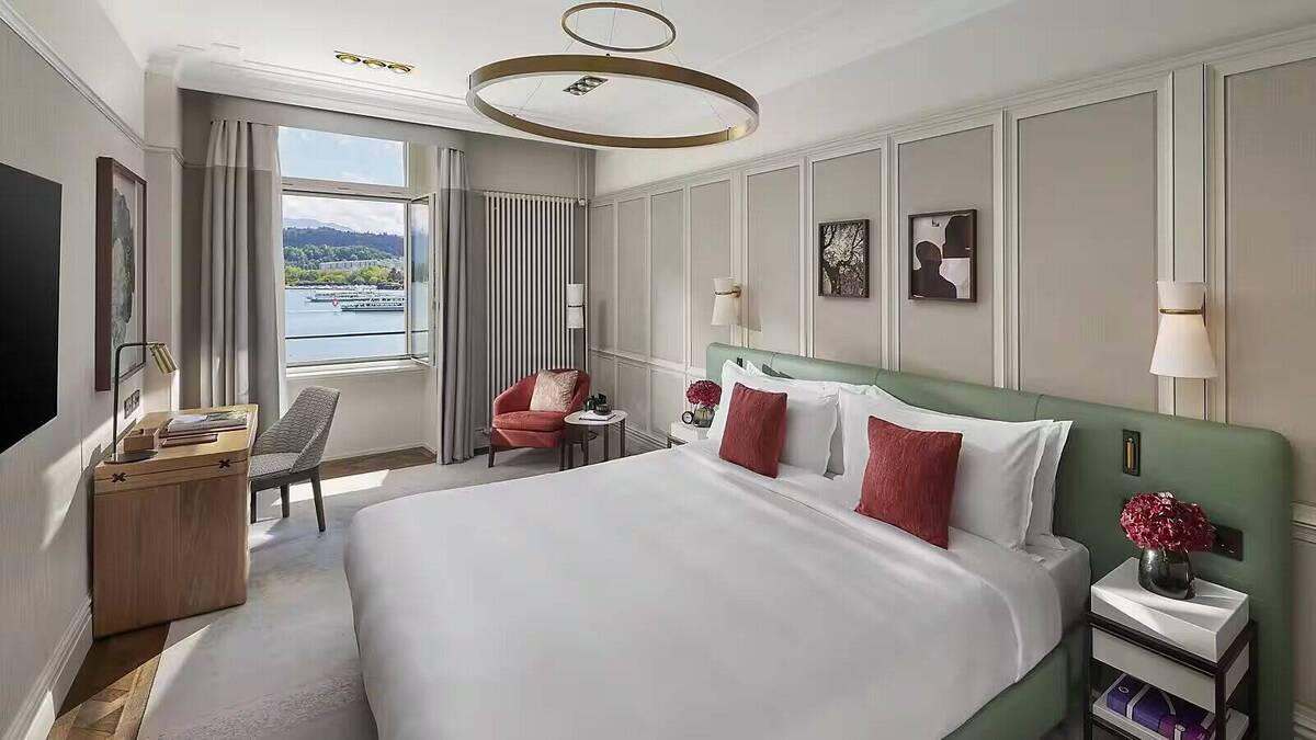 Superior Lake View Room 