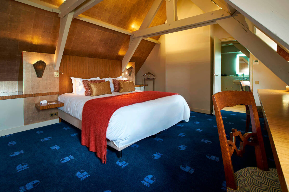 Deluxe Suite 