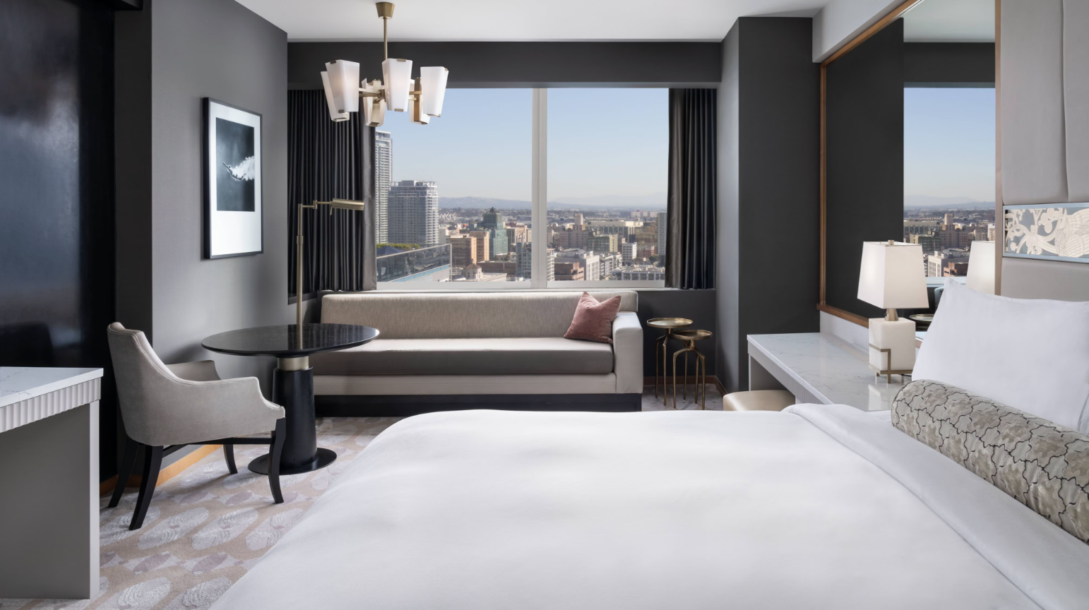 Club Deluxe King Room City View
