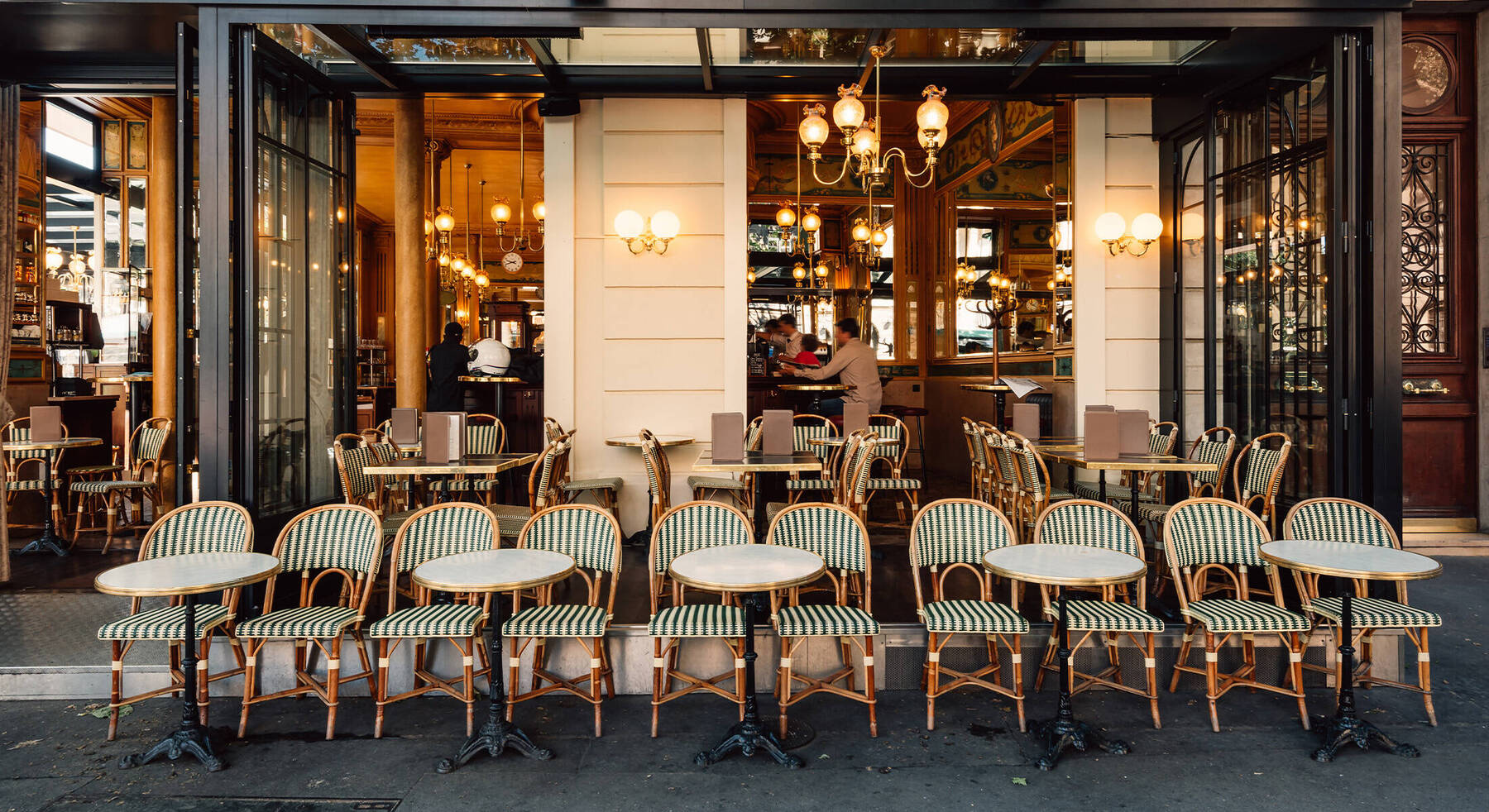 Exploring the Most Iconic Cafés in Paris