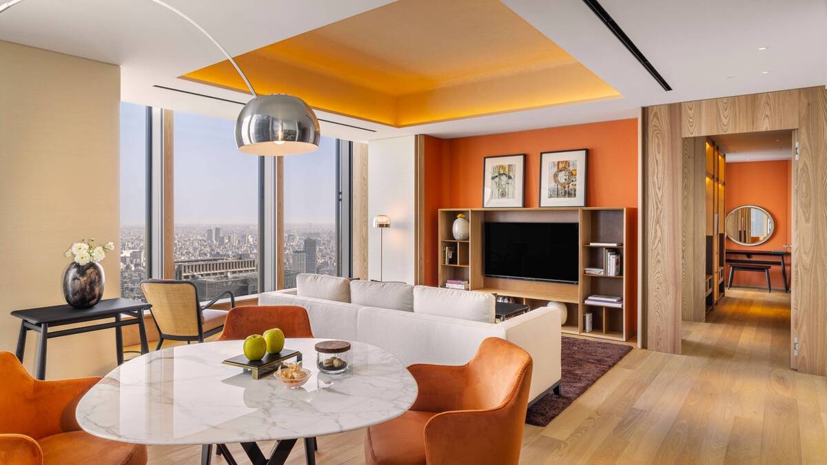 SUPERIOR SKYLINE VIEW SUITE