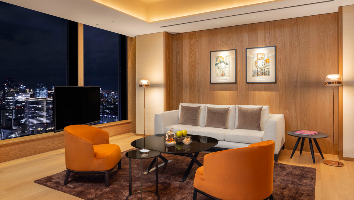 TWO BEDROOM DELUXE SKYLINE VIEW SUITE