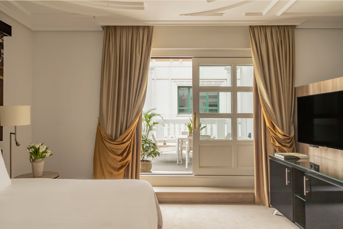 Penthouse Suite RedLevel