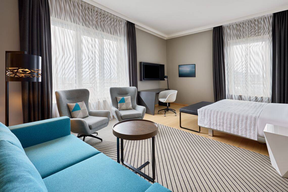 Superior Guest Room King Courtyard View