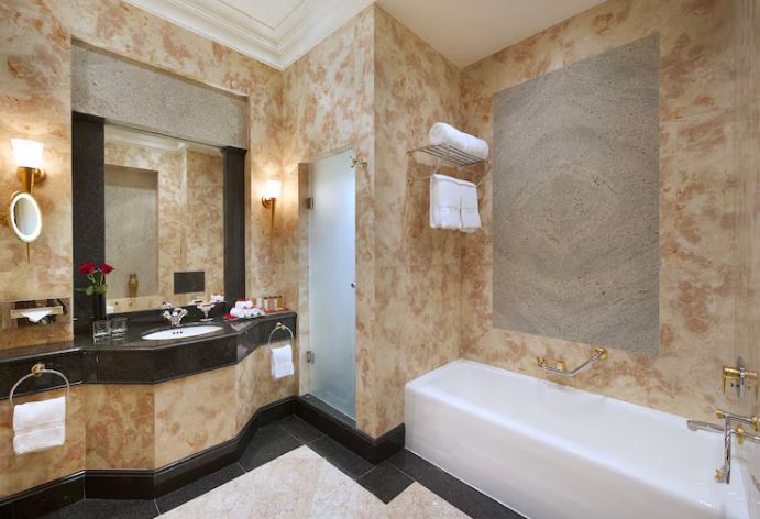 Qasr Twin Bed Room City View