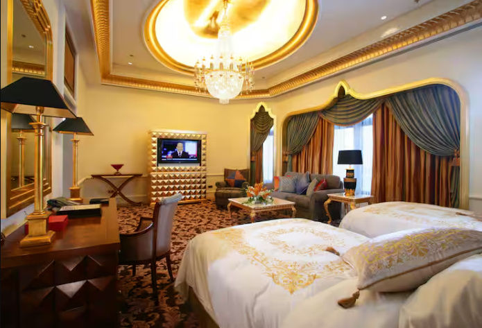 Qasr Twin Bed Room City View