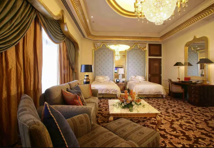 Qasr Twin Bed Room City View