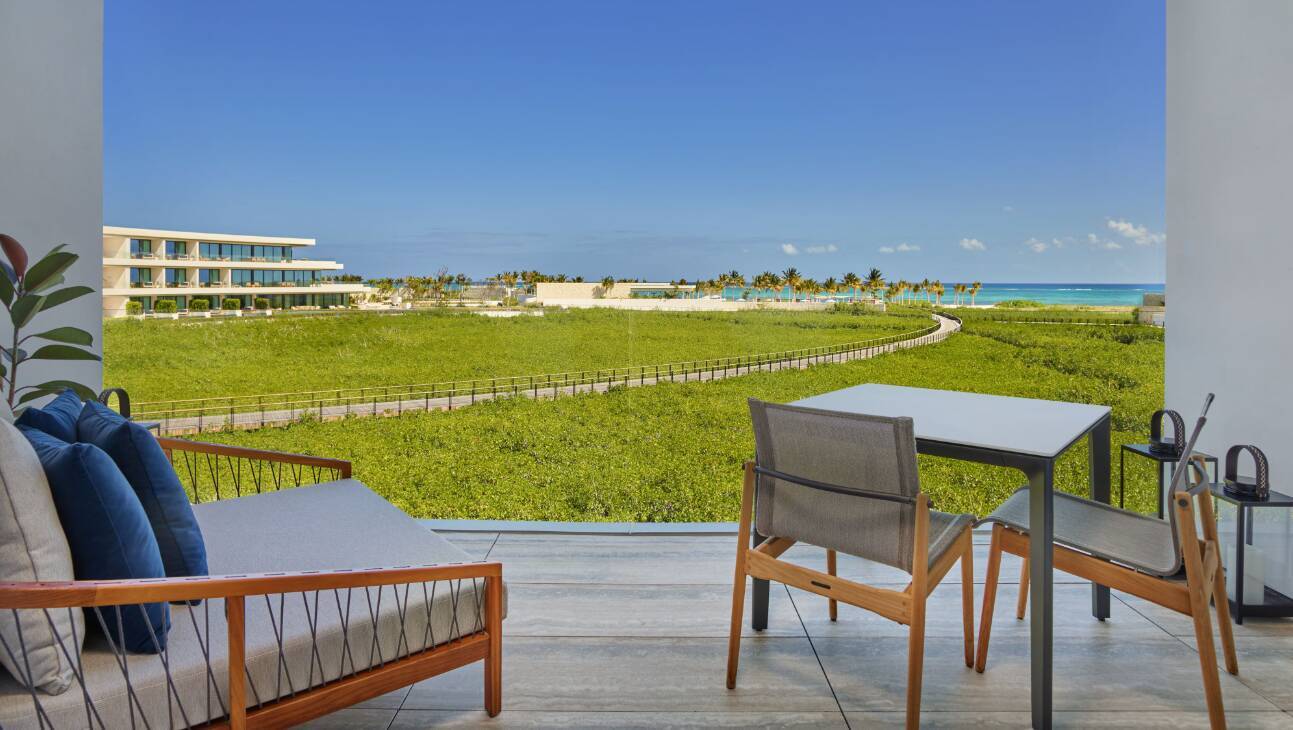 Deluxe Connecting Family room : Bedroom 1: 1 King and Bedroom 2: 2 Queen Ocean view Terrace